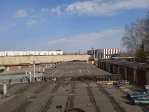 Крыша гаража покрытая рубероидом до ремонта Крыша гаража покрытая рубероидом до ремонта