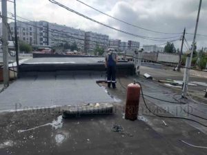 Ремонт крыши гаража с оклейкой парапета